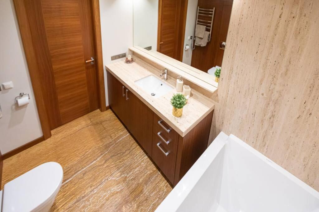 Cozy River-Side Apartment Right In Riga Esterno foto