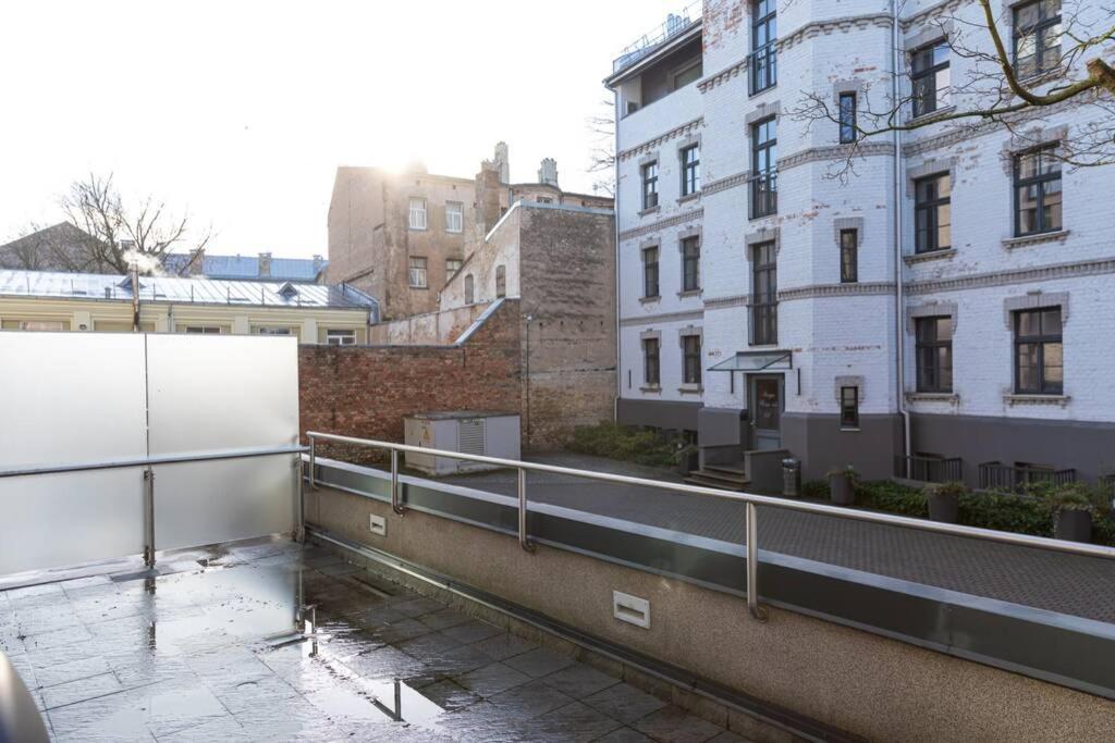 Cozy River-Side Apartment Right In Riga Esterno foto